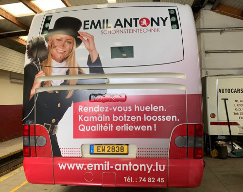 Lettrage sur bus pour Emil Antony